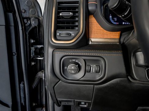 Used 2024 RAM 2500 Limited image 28