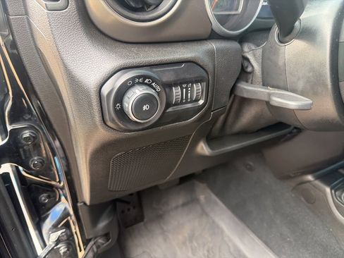 Used 2018 Jeep Wrangler Unlimited Sport S AWD/4WD image 27