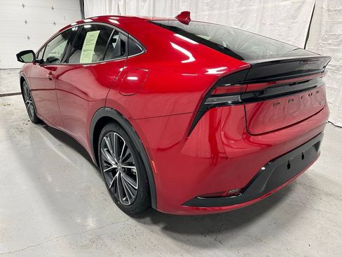 Used 2025 Toyota Prius XLE image 5