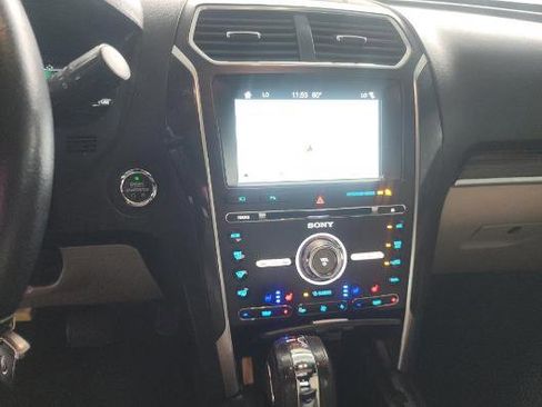 Used 2018 Ford Explorer Limited image 12
