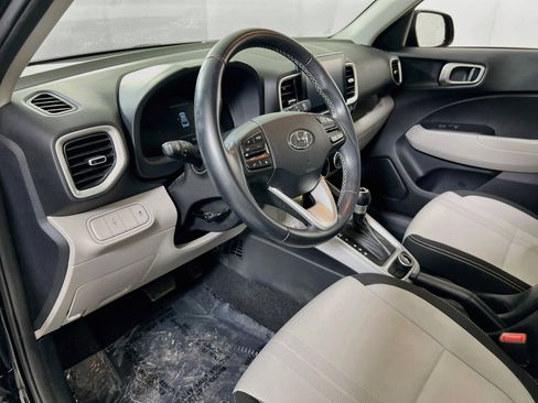 Used 2023 Hyundai Venue SEL FWD image 9