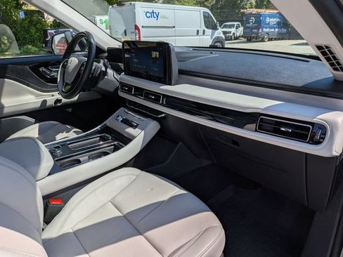 Certified 2025 Lincoln Aviator Reserve w/ Illumination Package AWD/4WD image 32