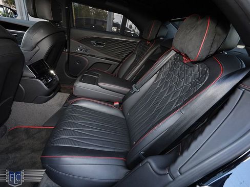 Used 2022 Bentley Flying Spur V8 image 11