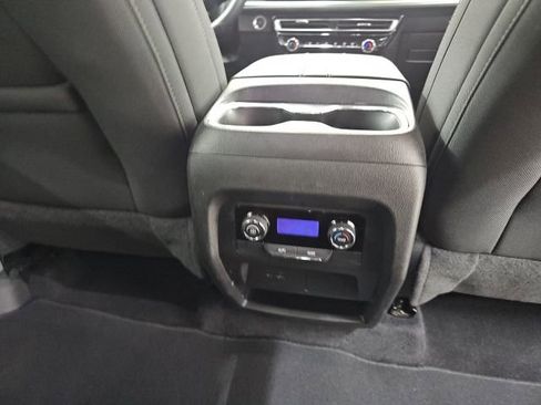 Used 2025 Chevrolet Traverse LT image 12