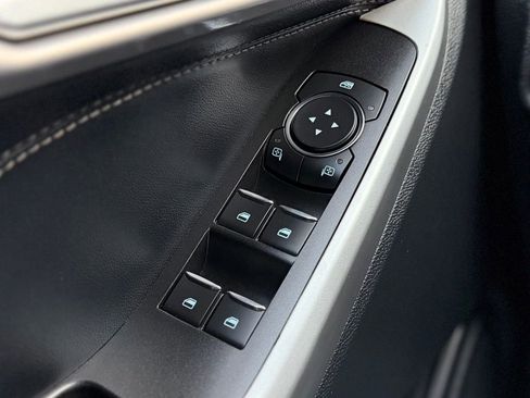 Used 2022 Ford Explorer XLT w/ Equipment Group 202A image 19