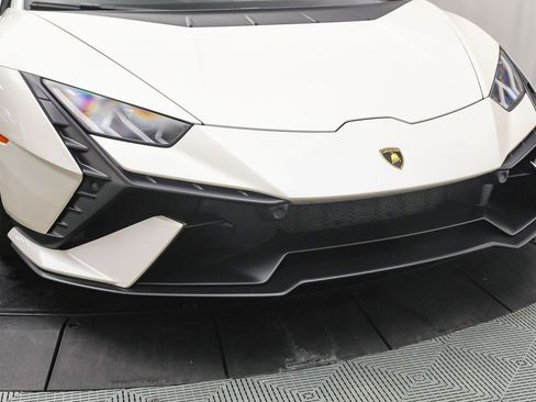 Used 2023 Lamborghini Huracan Tecnica image 22