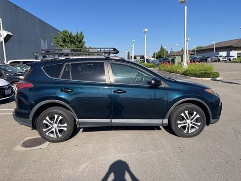 Used 2018 Toyota RAV4 LE w/ Carpet Mat Package AWD/4WD image 4