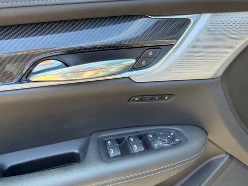Used 2024 Cadillac XT6 Sport w/ Technology Package AWD/4WD image 13