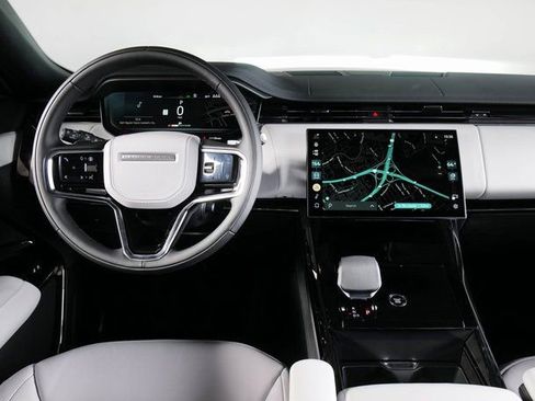 Used 2025 Land Rover Range Rover Sport image 11