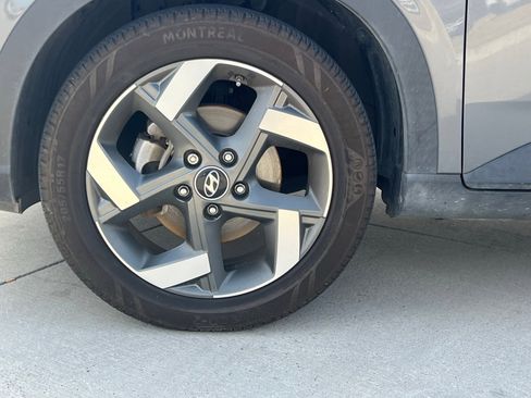 Used 2021 Hyundai Venue SEL w/ Premium Package image 8