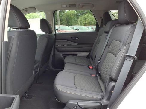 New 2026 Nissan Pathfinder S image 15