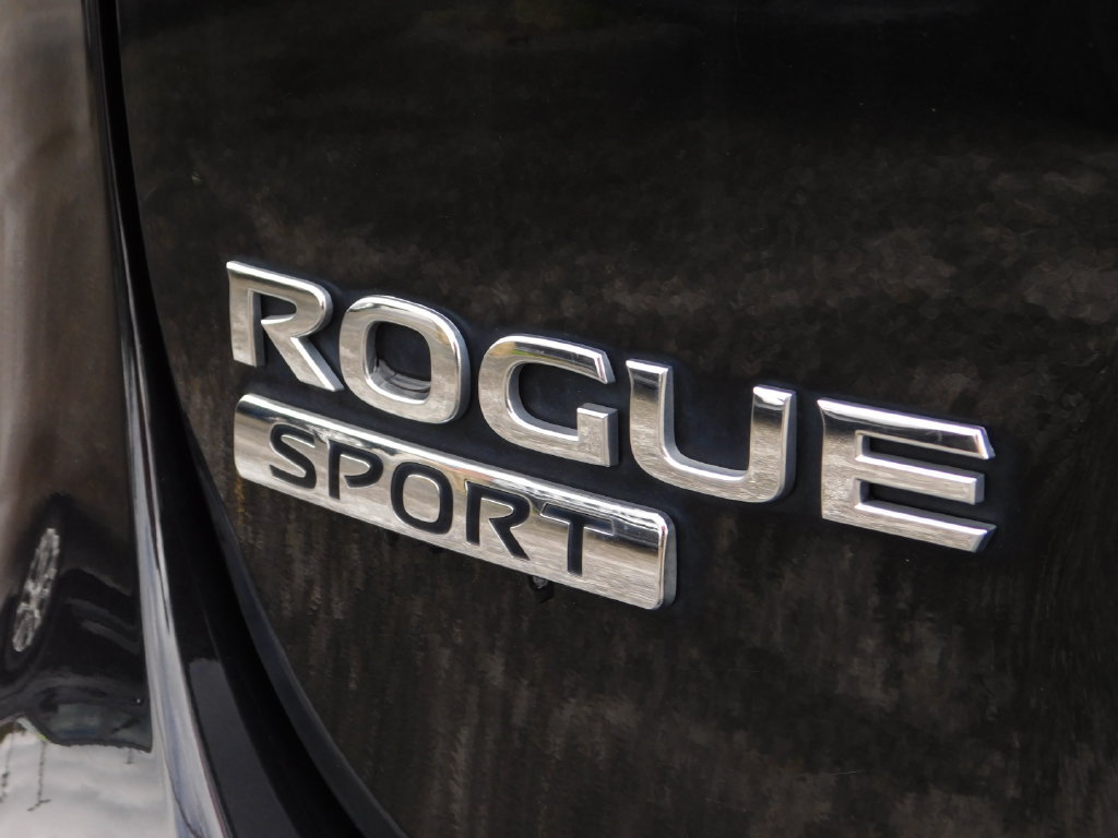 Used 2021 Nissan Rogue Sport SL FWD image 9