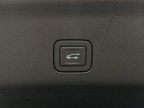 Used 2026 GMC Yukon Denali w/ Sun & Power Step Package AWD/4WD image 14