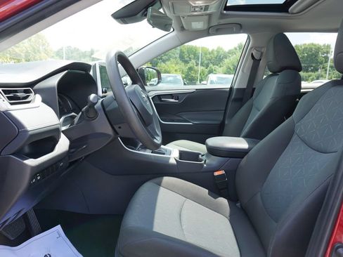 Used 2025 Toyota RAV4 XLE w/ Convenience Package FWD image 12