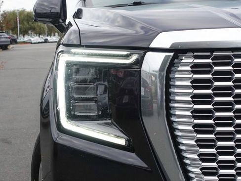 Used 2024 GMC Yukon XL Denali image 5