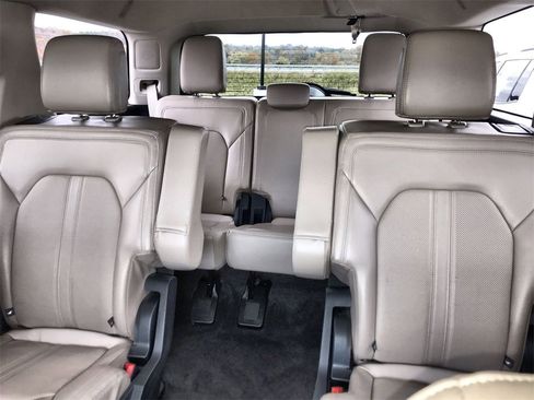 Used 2022 Ford Expedition Limited image 23