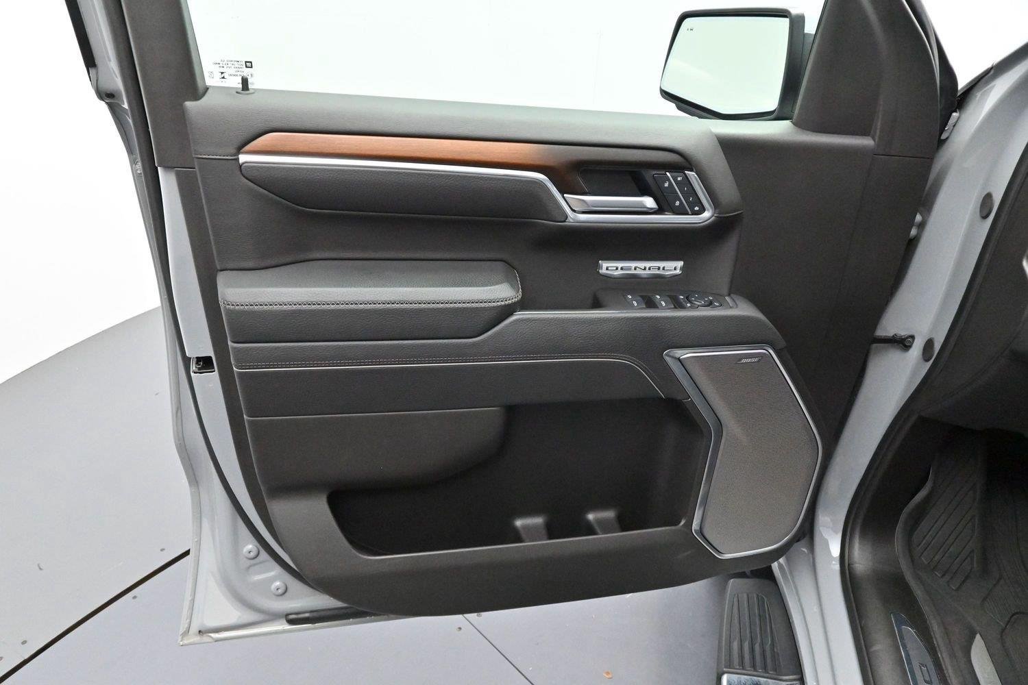 Used 2025 GMC Sierra 1500 Denali w/ Technology Package AWD/4WD image 9