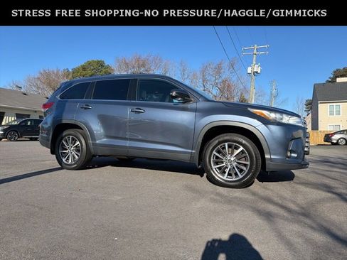 Used 2019 Toyota Highlander XLE image 2