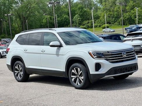 New 2026 Volkswagen Atlas SE image 2