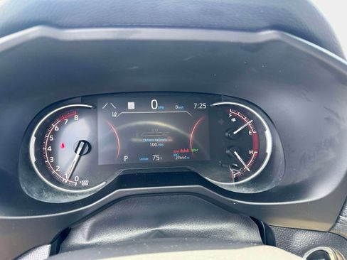 Used 2025 Toyota RAV4 XLE FWD image 27