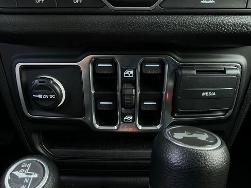 Used 2025 Jeep Wrangler Sport S image 22