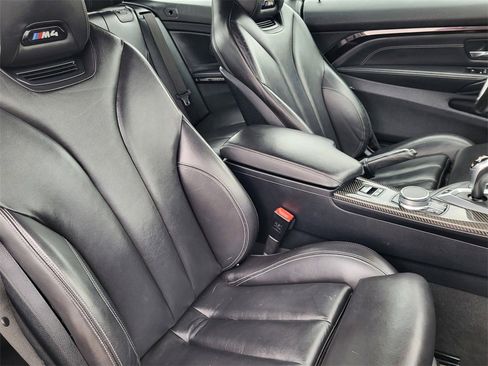 Used 2020 BMW M4 Convertible image 17