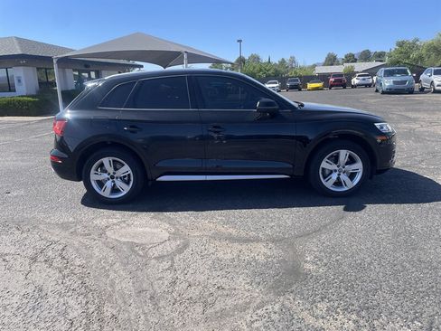 Used 2018 Audi Q5 2.0T Premium w/ Convenience Package AWD/4WD image 3