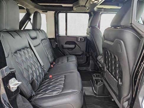 Used 2022 Jeep Wrangler Unlimited Rubicon w/ Cold Weather Group AWD/4WD image 19