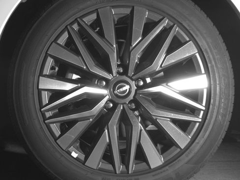 Used 2025 Nissan Altima 2.5 SV FWD image 12