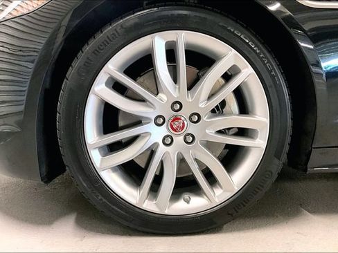 Certified 2022 Jaguar XF R-Dynamic SE AWD/4WD image 8