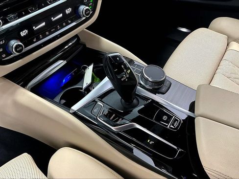 Used 2023 BMW 530i w/ Premium Package image 17