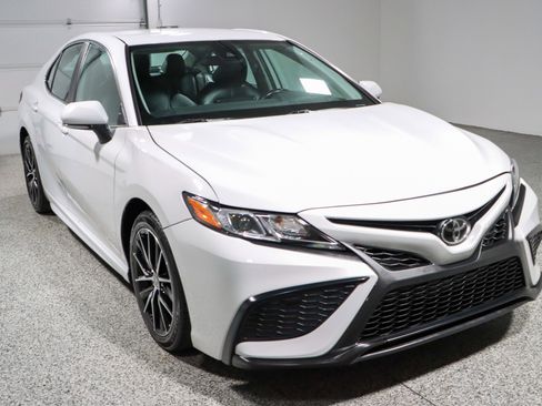 Used 2024 Toyota Camry SE FWD image 5