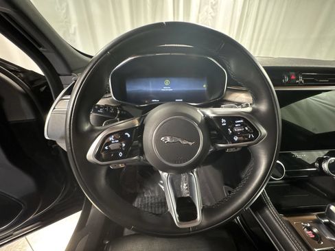 Used 2025 Jaguar F-PACE R-Dynamic S AWD/4WD image 19