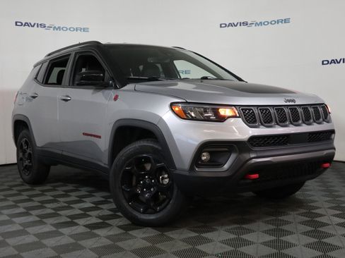 Used 2023 Jeep Compass Trailhawk image 2