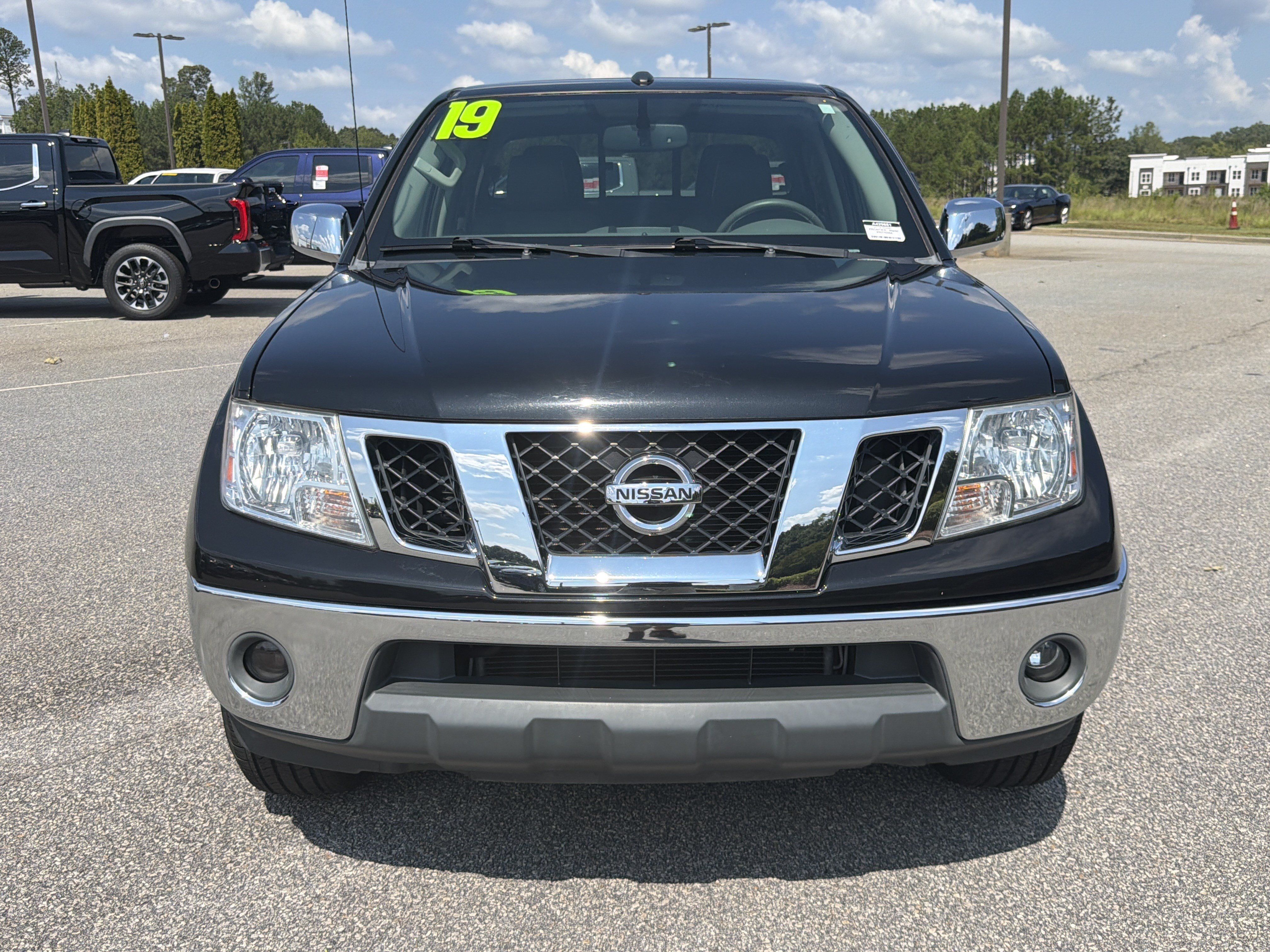 Used 2019 Nissan Frontier SL RWD image 2