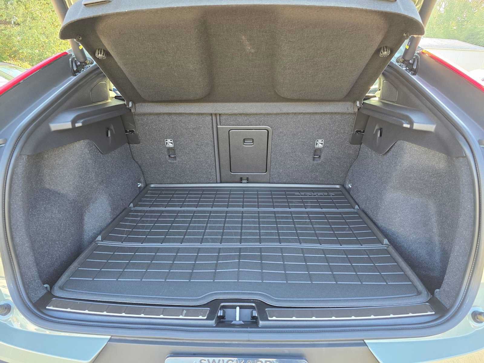 Certified 2023 Volvo C40 P8 Recharge Ultimate w/ Protection Package Premier AWD/4WD image 14