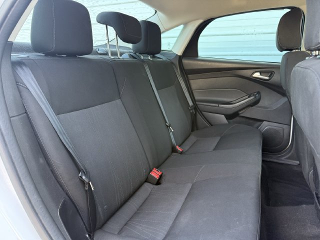 Used 2017 Ford Focus SE FWD image 25
