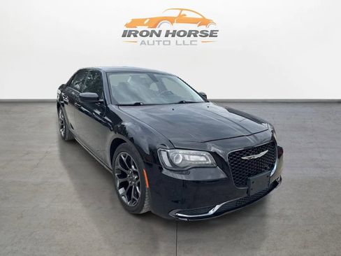 Used 2018 Chrysler 300 Touring w/ Sport Appearance Package image 3