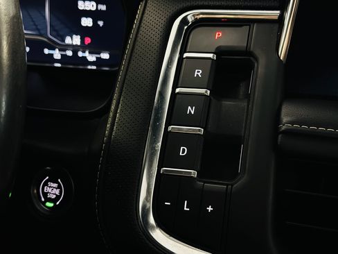 Used 2023 GMC Yukon XL SLT AWD/4WD image 21