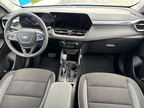 Used 2024 Chevrolet TrailBlazer LT w/ Driver Confidence Package FWD image 6