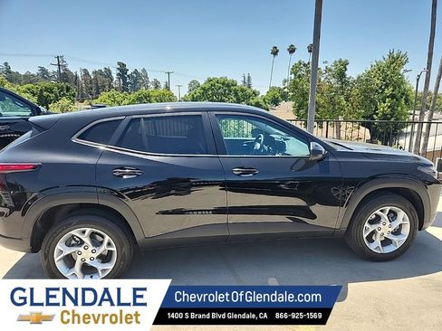Used 2024 Chevrolet Trax LS w/ LS Convenience Package FWD image 6