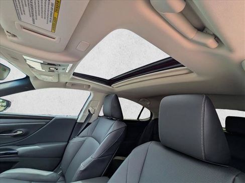 Used 2025 Lexus ES 300h w/ Premium Package FWD image 14