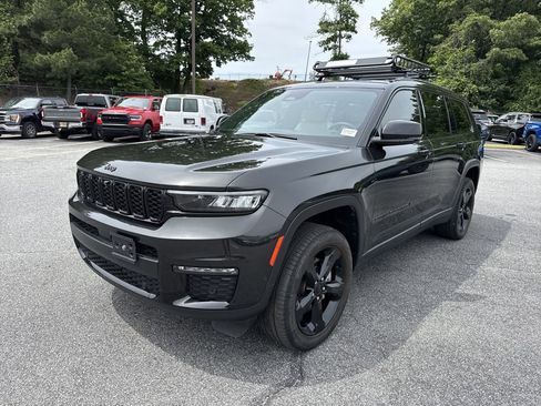 Used 2023 Jeep Grand Cherokee L Limited w/ Luxury Tech Group II AWD/4WD image 3
