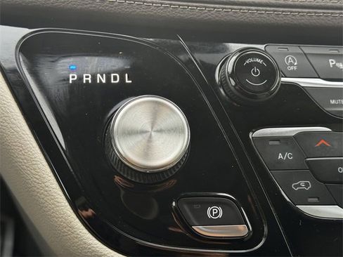 Certified 2021 Chrysler Pacifica Touring image 33