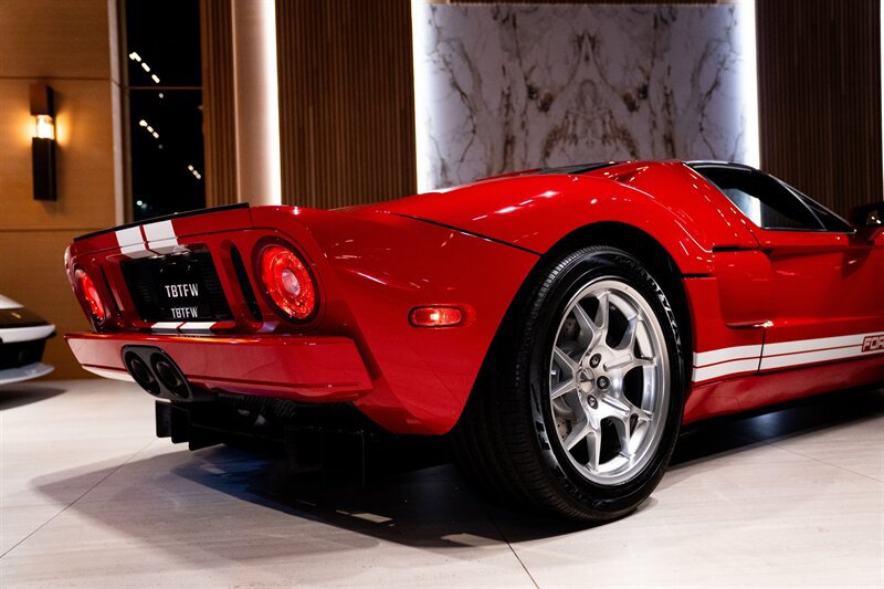 Used 2005 Ford GT RWD image 34