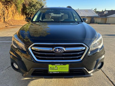 Used 2019 Subaru Outback 2.5i Premium image 11