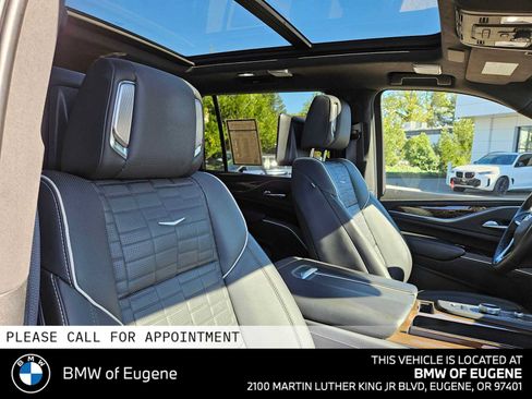 Used 2024 Cadillac Escalade ESV Premium Luxury Platinum AWD/4WD image 13