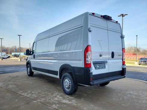 Used 2025 RAM ProMaster 2500 w/ Convenience Group image 3