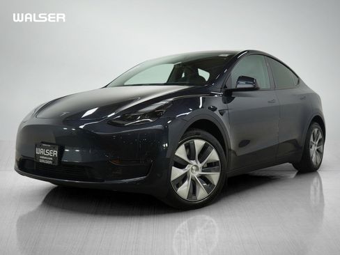Used 2024 Tesla Model Y Long Range image 1