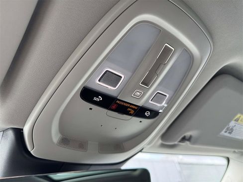 Certified 2025 Volvo XC60 B5 Plus image 29